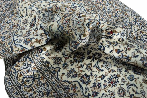 Surface texture of 2000s Kashan rug with natural Wool and intricate pattern