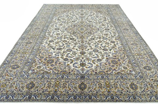 Surface texture of 2000s Kashan rug with natural Wool and intricate pattern