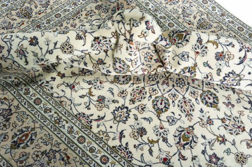 Surface texture of 2000s Kashan rug with natural Wool and intricate pattern