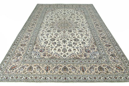 Surface texture of 2000s Kashan rug with natural Wool and intricate pattern