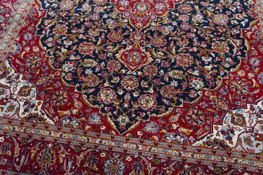 Close-up detail of New Kashan rug from Iran / Persia showing Cork weave