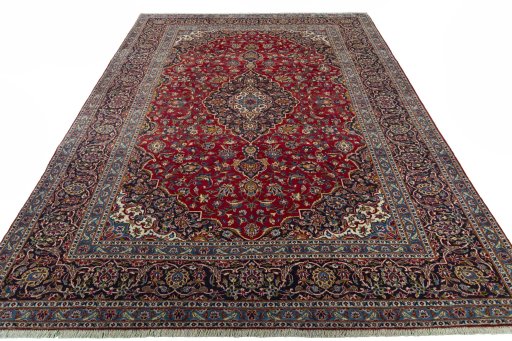 Surface texture of 2000s Kashan rug with natural Wool and intricate pattern