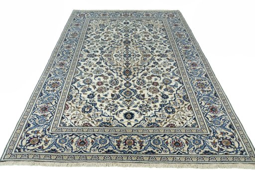 Surface texture of 2000s Kashan rug with natural Wool and intricate pattern