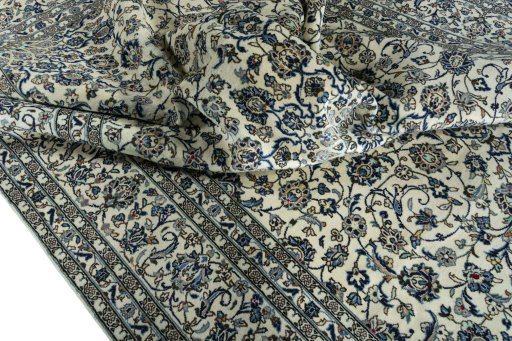Surface texture of 2000s Kashan rug with natural Wool and intricate pattern