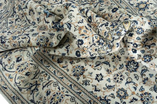 Surface texture of 2000s Kashan rug with natural Wool and intricate pattern