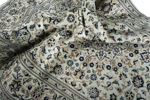 Surface texture of 2000s Kashan rug with natural Wool and intricate pattern