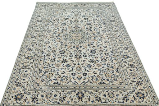 Surface texture of 2000s Kashan rug with natural Wool and intricate pattern