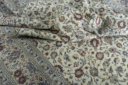 Surface texture of 2000s Kashan rug with natural Wool and intricate pattern