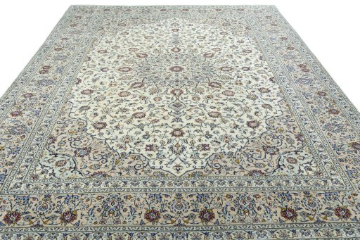 Surface texture of 2000s Kashan rug with natural Wool and intricate pattern