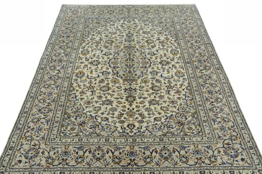 Surface texture of 2000s Kashan rug with natural Wool and intricate pattern