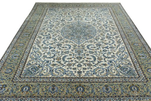 Surface texture of 2000s Kashan rug with natural Wool and intricate pattern