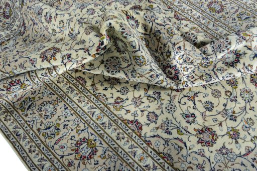 Surface texture of 2000s Kashan rug with natural Wool and intricate pattern
