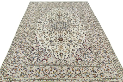 Surface texture of 2000s Kashan rug with natural Wool and intricate pattern