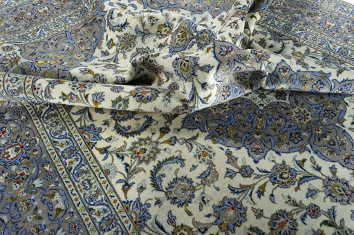 Surface texture of 2000s Kashan rug with natural Wool and intricate pattern