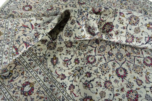 Surface texture of 2000s Kashan rug with natural Wool and intricate pattern