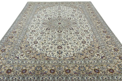Surface texture of 2000s Kashan rug with natural Wool and intricate pattern