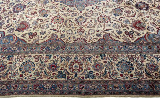 Corner detail of 1930s Kashan rug showing border pattern and Wool pile