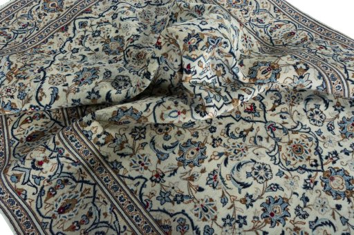 Surface texture of 2000s Kashan rug with natural Wool and intricate pattern