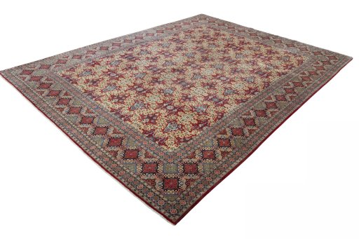 Corner detail of 1950s Kashan rug showing border pattern and Wool pile