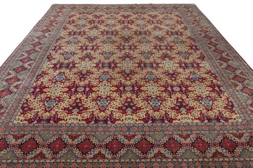 Surface texture of 1950s Kashan rug with natural Wool and intricate pattern