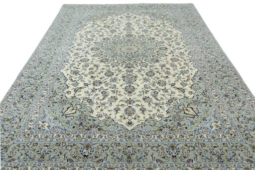 Surface texture of 2000s Kashan rug with natural Wool and intricate pattern
