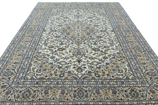 Surface texture of 2000s Kashan rug with natural Wool and intricate pattern