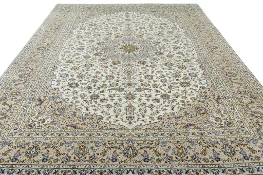 Surface texture of 2000s Kashan rug with natural Wool and intricate pattern