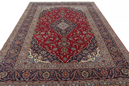 Surface texture of 2000s Kashan rug with natural Wool and intricate pattern