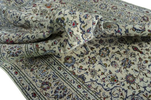 Surface texture of 2000s Kashan rug with natural Wool and intricate pattern