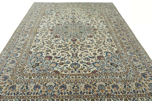 Surface texture of 2000s Kashan rug with natural Wool and intricate pattern