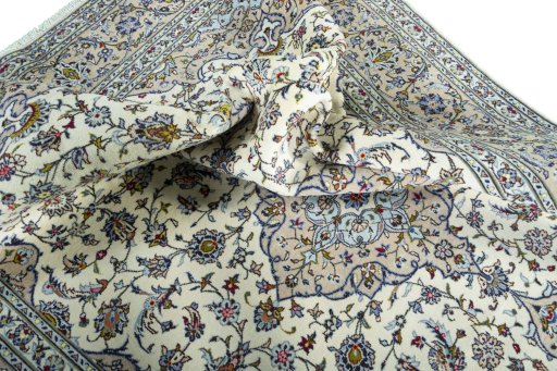 Surface texture of 2000s Kashan rug with natural Wool and intricate pattern