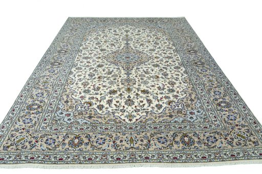 Surface texture of 2000s Kashan rug with natural Wool and intricate pattern