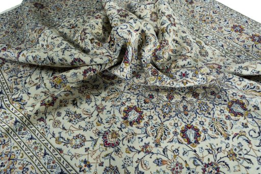 Surface texture of 2000s Kashan rug with natural Wool and intricate pattern