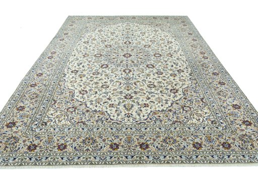 Surface texture of 2000s Kashan rug with natural Wool and intricate pattern