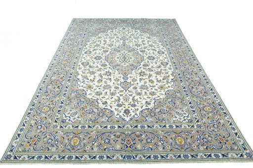 Surface texture of 2000s Kashan rug with natural Wool and intricate pattern