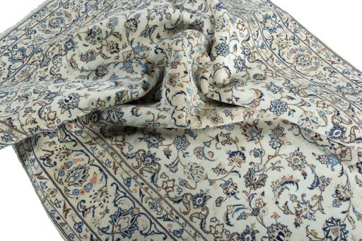 Surface texture of 2000s Kashan rug with natural Wool and intricate pattern