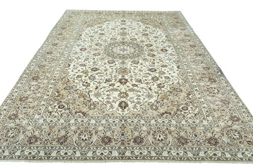 Surface texture of 2000s Kashan rug with natural Wool and intricate pattern