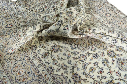 Surface texture of 2000s Kashan rug with natural Wool and intricate pattern