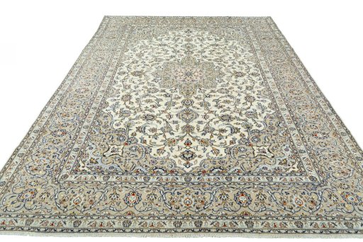 Surface texture of 2000s Kashan rug with natural Wool and intricate pattern