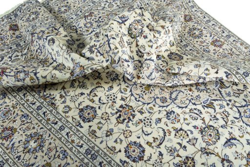 Surface texture of 2000s Kashan rug with natural Wool and intricate pattern