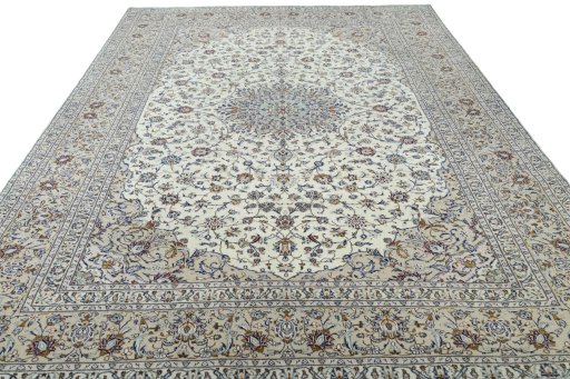 Surface texture of 2000s Kashan rug with natural Wool and intricate pattern