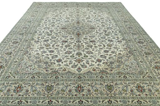Surface texture of 2000s Kashan rug with natural Wool and intricate pattern