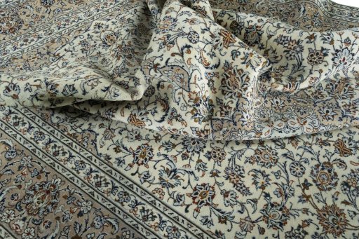Surface texture of 2000s Kashan rug with natural Wool and intricate pattern