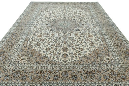 Surface texture of 2000s Kashan rug with natural Wool and intricate pattern