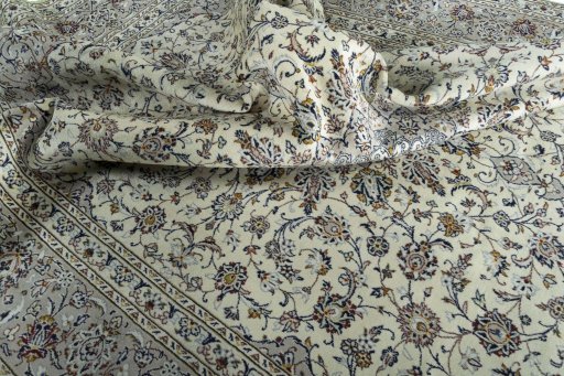 Surface texture of 2000s Kashan rug with natural Wool and intricate pattern