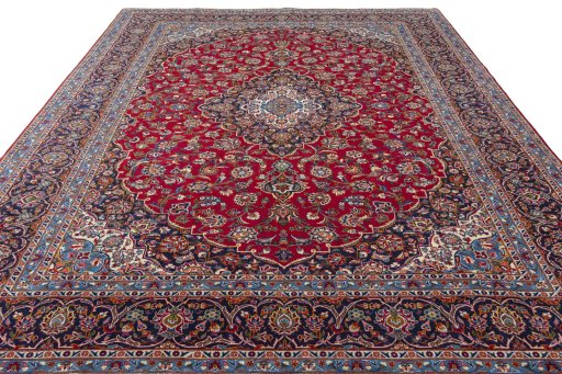 Surface texture of 2000s Kashan rug with natural Wool and intricate pattern
