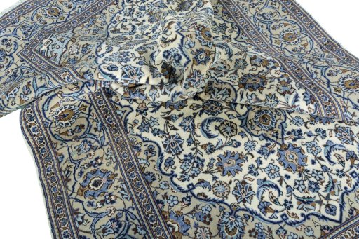 Surface texture of 2000s Kashan rug with natural Wool and intricate pattern