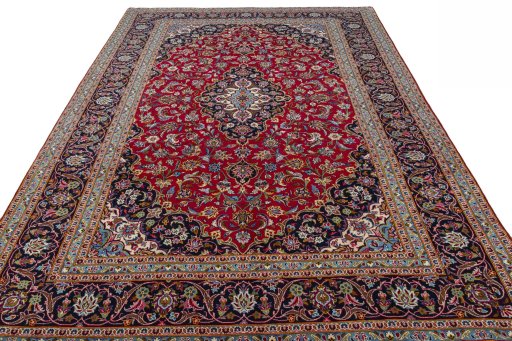 Surface texture of 2000s Kashan rug with natural Wool and intricate pattern