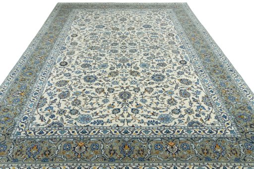 Surface texture of 2000s Kashan rug with natural Wool and intricate pattern