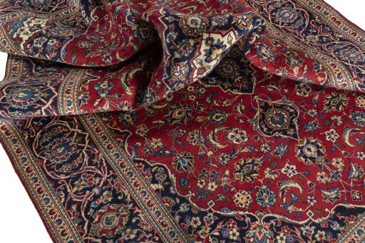 Surface texture of 2000s Kashan rug with natural Wool and intricate pattern